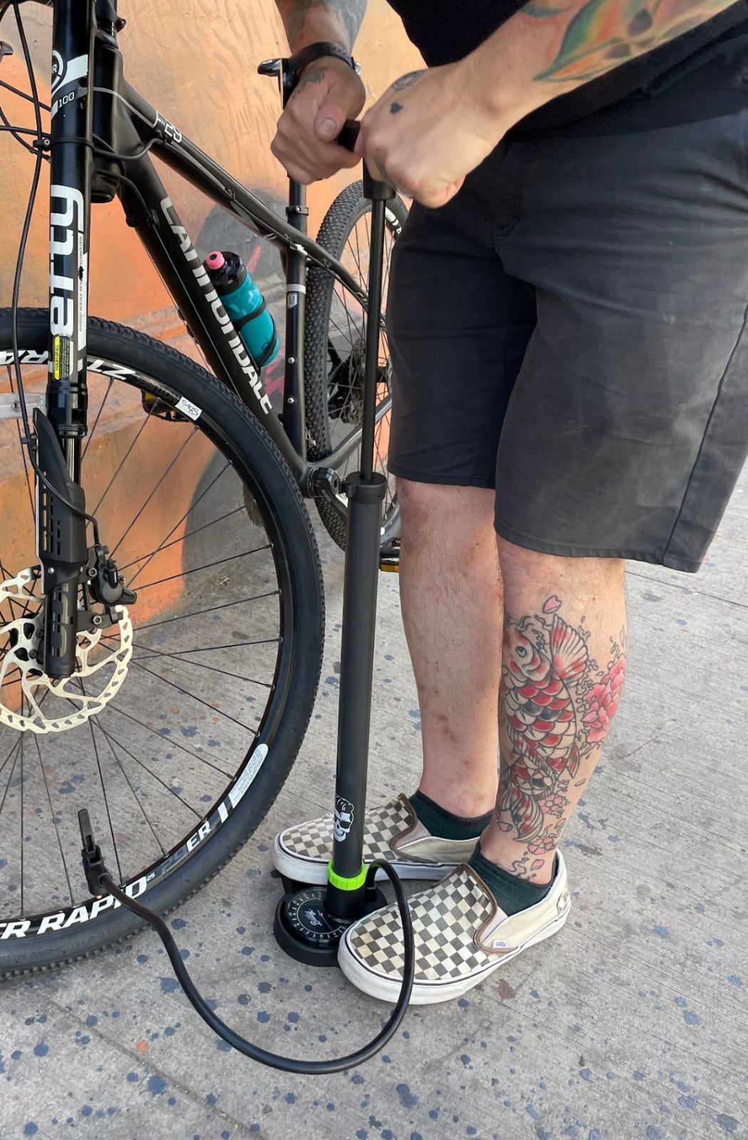 Bombín de Pie BILLY T.N.T