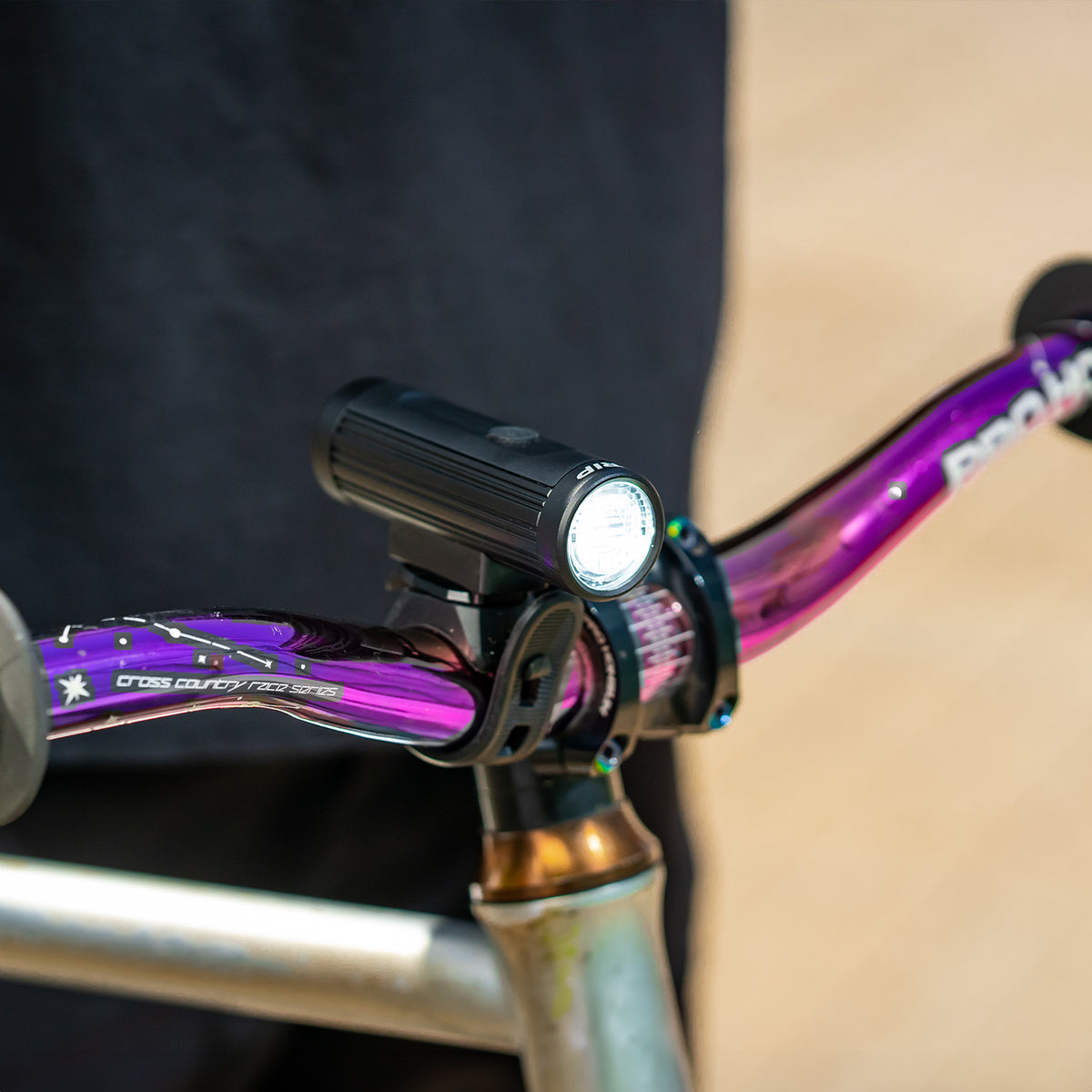 LUZ DELANTERA USB TRIP EXPLORER 700 LM